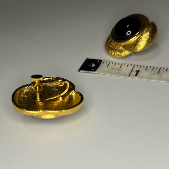 Late 80’s/Early 90’s Vintage Napier Clip-On Earrings - Picture 7 of 7